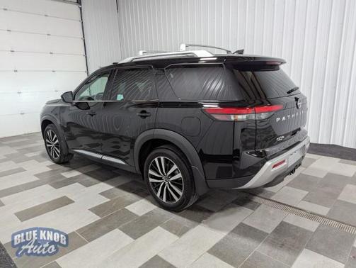 2025 Nissan Pathfinder Platinum 4WD