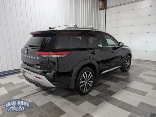 2025 Nissan Pathfinder Platinum 4WD
