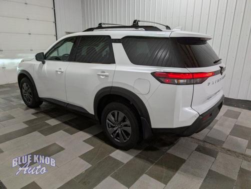 Everest White Pearl Tricoat 2025 Nissan Pathfinder SV 4WD