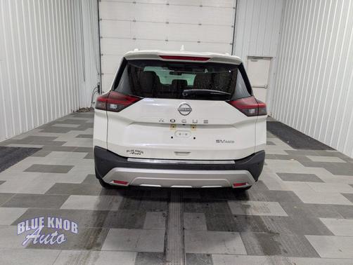 Pearl White Tricoat 2023 Nissan Rogue SV