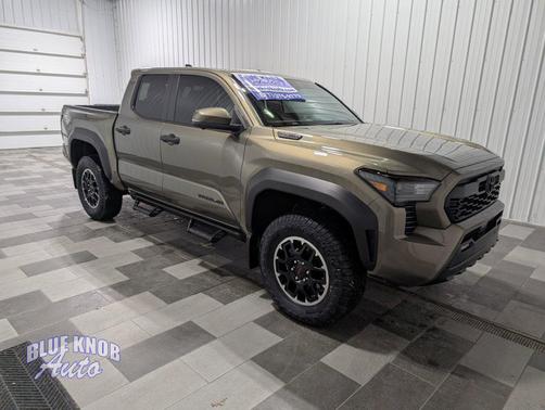Bronze 2025 Toyota Tacoma TRD Off Road