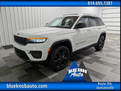 Bright White Clearcoat 2023 Jeep Grand Cherokee Altitude