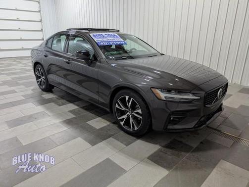 2024 Volvo S60 B5 Core Dark Theme