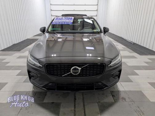 2024 Volvo S60 B5 Core Dark Theme