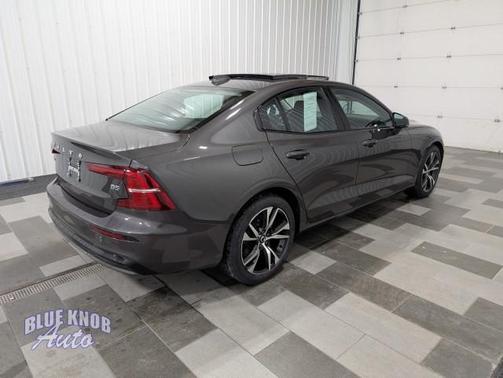 2024 Volvo S60 B5 Core Dark Theme