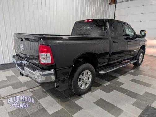 Diamond Black Crystal Pearlcoat 2024 RAM 2500 Big Horn Crew Cab 4x4 6'4' Box
