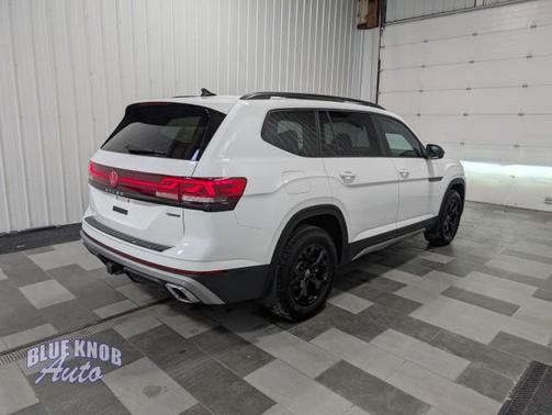 2024 Volkswagen Atlas 2.0T SE w/Technology 4MOTION