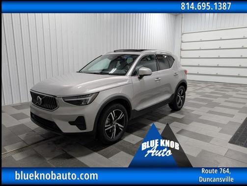 2025 Volvo XC40 B5 Core Bright Theme