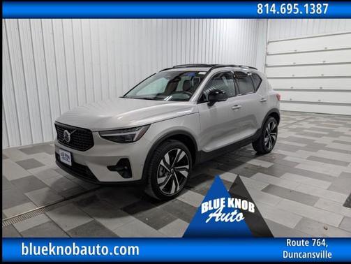 2024 Volvo XC40 B5 Ultimate Dark Theme