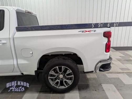 Summit White 2024 Chevrolet Silverado 1500 LT