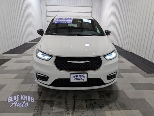 Bright White Clearcoat 2025 Chrysler Pacifica L