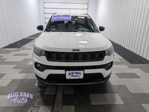 Bright White Clearcoat 2025 Jeep Compass Latitude