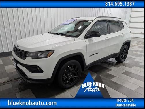 Bright White Clearcoat 2025 Jeep Compass Latitude