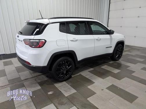 Bright White Clearcoat 2025 Jeep Compass Latitude