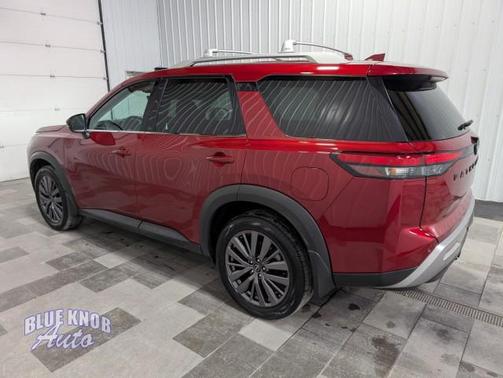 2023 Nissan Pathfinder SL 4WD