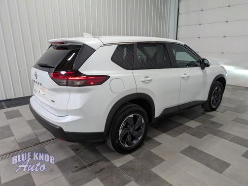 Everest White Pearl 2025 Nissan Rogue SV
