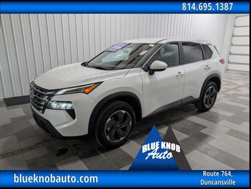 Everest White Pearl 2025 Nissan Rogue SV