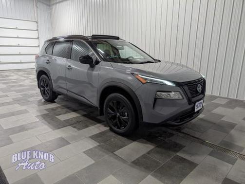 Boulder Gray Pearl/Super Black 2023 Nissan Rogue SV