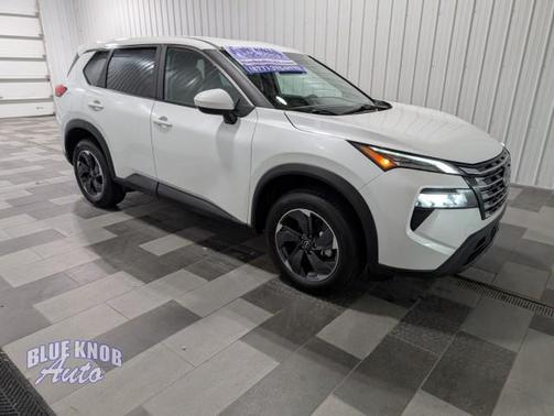 Everest White Pearl 2025 Nissan Rogue SV