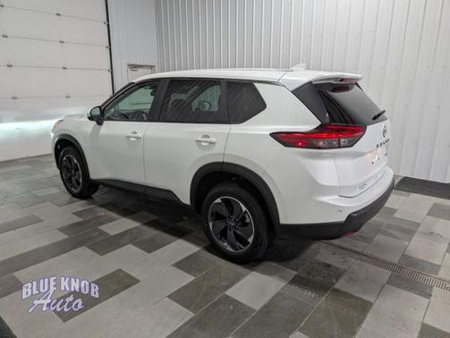 Everest White Pearl 2025 Nissan Rogue SV
