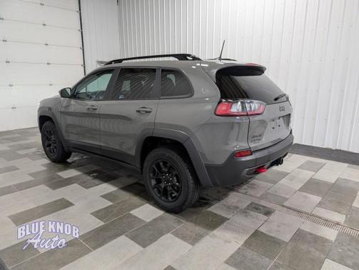 Sting-Gray Clearcoat 2022 Jeep Cherokee Trailhawk