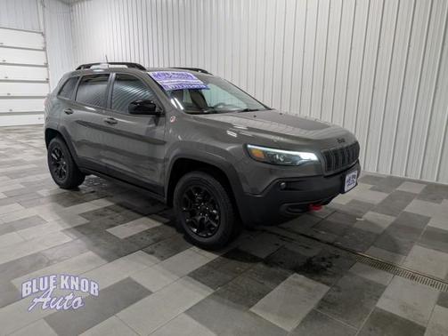 Sting-Gray Clearcoat 2022 Jeep Cherokee Trailhawk