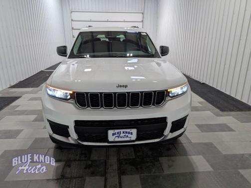 Bright White Clearcoat 2023 Jeep Grand Cherokee L Laredo