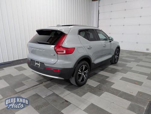 2025 Volvo XC40 B5 Core Bright Theme