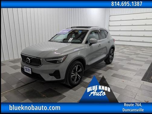 2025 Volvo XC40 B5 Core Bright Theme
