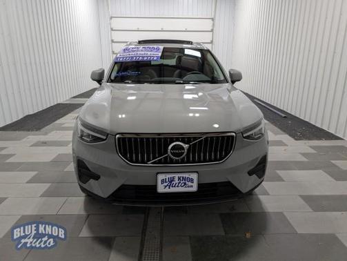 2025 Volvo XC40 B5 Core Bright Theme