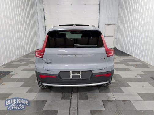 2025 Volvo XC40 B5 Core Bright Theme