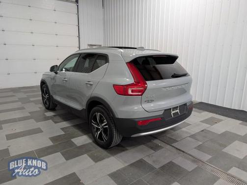 2025 Volvo XC40 B5 Core Bright Theme
