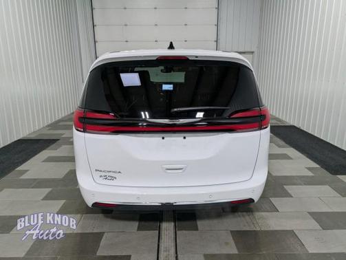 2025 Chrysler Pacifica L