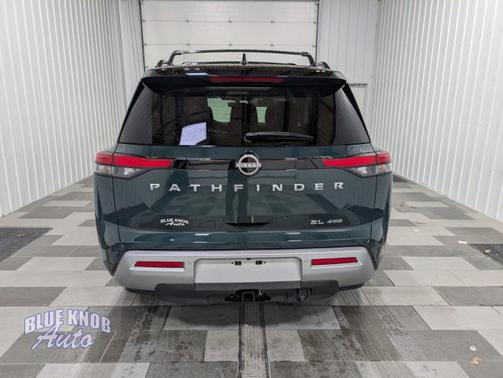 2023 Nissan Pathfinder SL 4WD