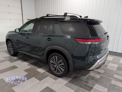 2023 Nissan Pathfinder SL 4WD