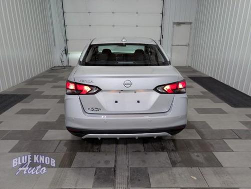 Brilliant Silver Metallic 2025 Nissan Versa 1.6 SV