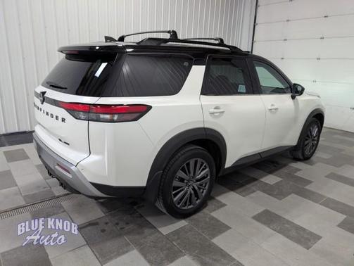 Pearl White Tricoat 2024 Nissan Pathfinder SL 4WD