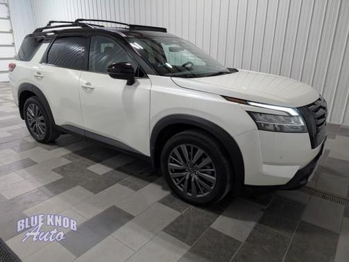 Pearl White Tricoat 2024 Nissan Pathfinder SL 4WD