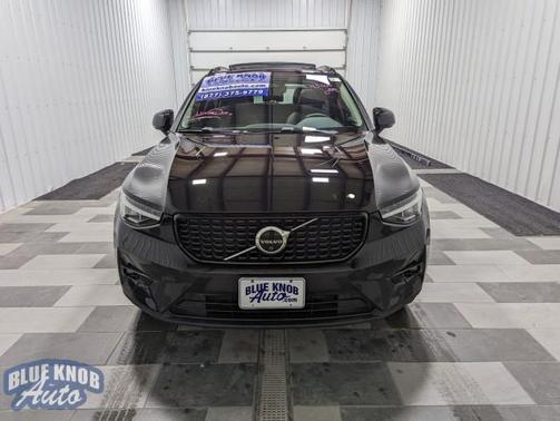 2023 Volvo XC40 B4 Ultimate Dark Theme