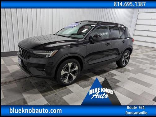 2023 Volvo XC40 B4 Ultimate Dark Theme