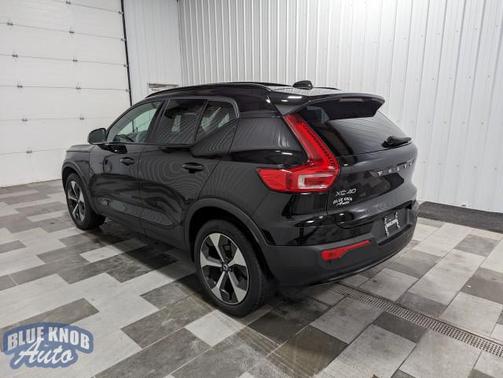 2023 Volvo XC40 B4 Ultimate Dark Theme