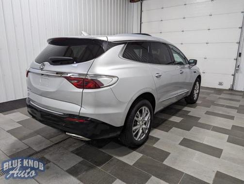 2022 Buick Enclave AWD Essence