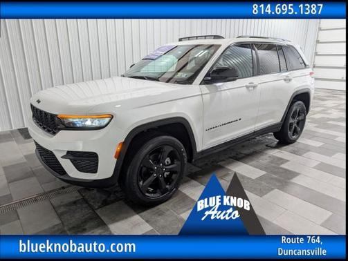 Bright White Clearcoat 2023 Jeep Grand Cherokee Altitude