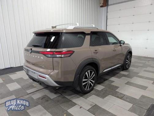 2025 Nissan Pathfinder Platinum 4WD