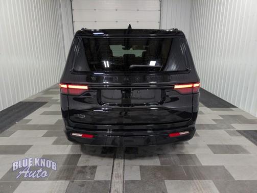 Diamond Black Crystal Pearlcoat 2022 Jeep Wagoneer Series I Obsidian 4x4