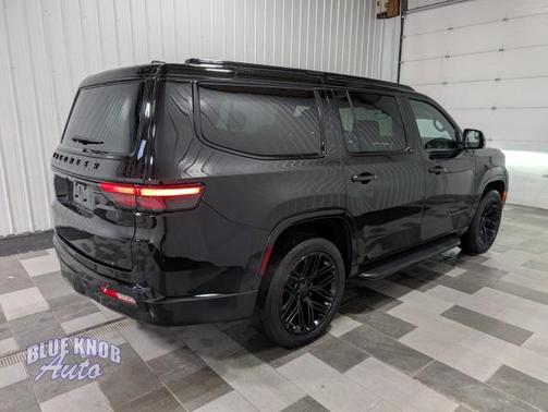 Diamond Black Crystal Pearlcoat 2022 Jeep Wagoneer Series I Obsidian 4x4