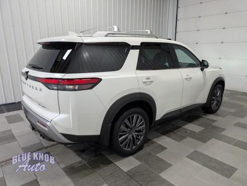 Pearl White Tricoat 2023 Nissan Pathfinder SL 4WD