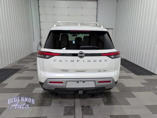 Pearl White Tricoat 2023 Nissan Pathfinder SL 4WD