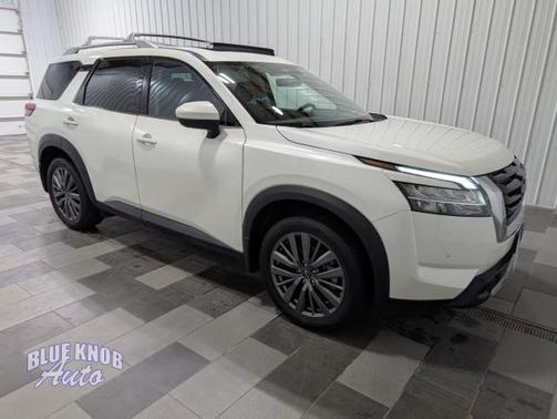 Pearl White Tricoat 2023 Nissan Pathfinder SL 4WD