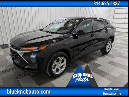 Mosaic Black Metallic 2025 Chevrolet Trax LS